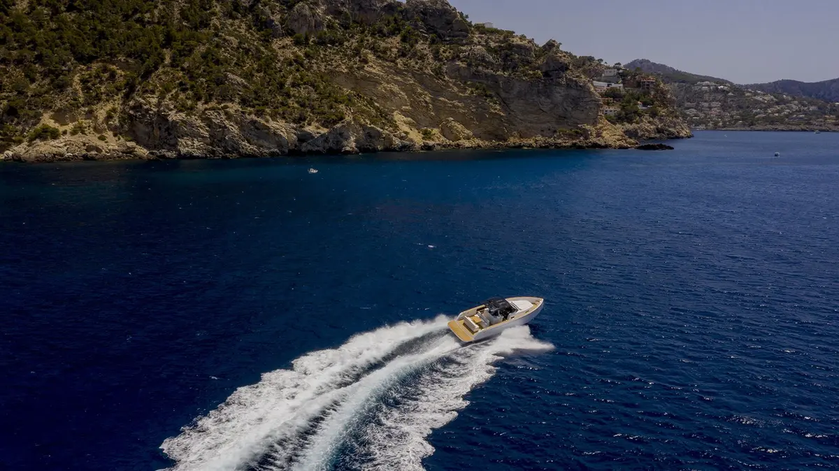 Pardo 38, salon — Cannes Yachst hire, Cannes. Pardo 38 — 11.56m
