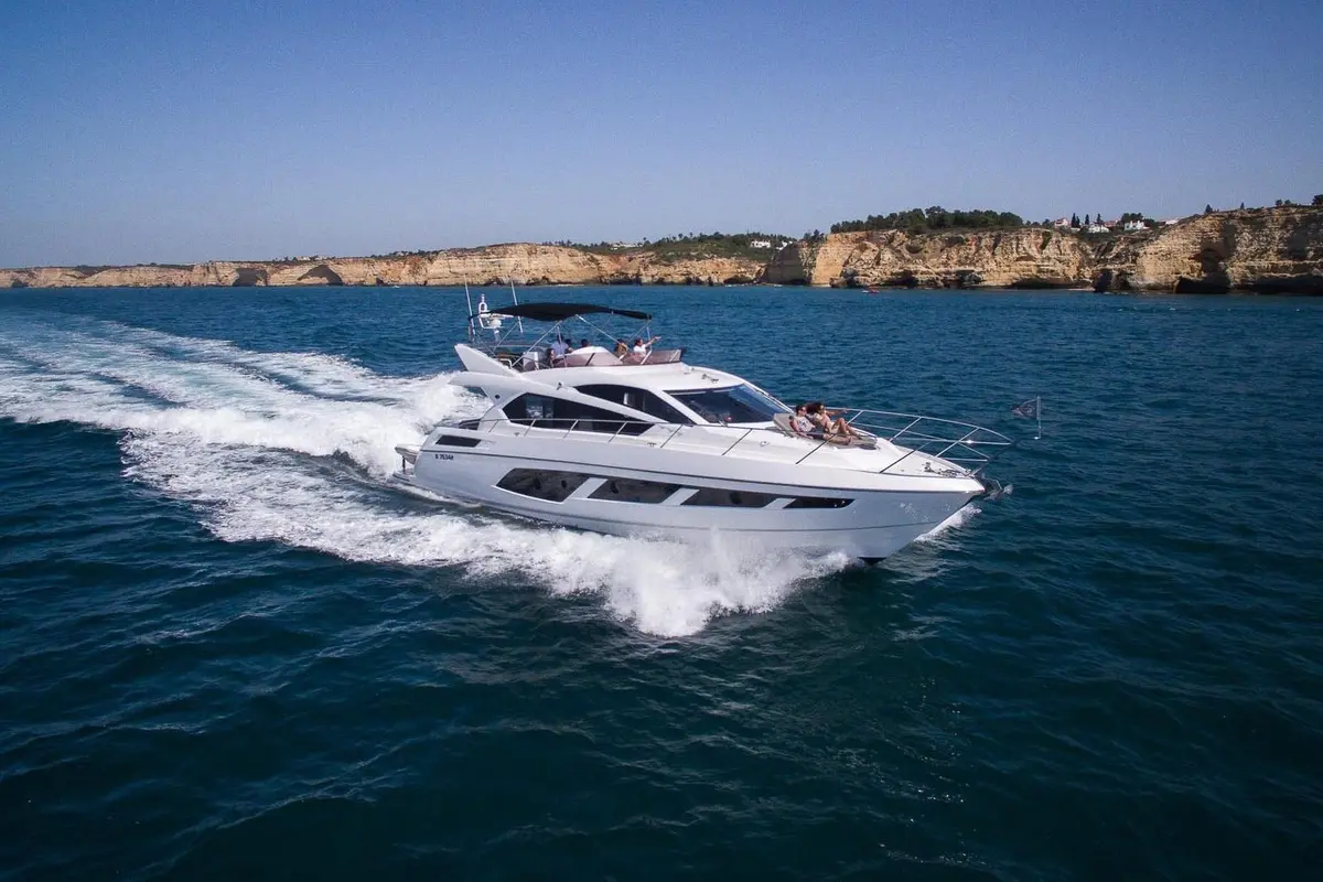Pardo 38, master cabin — Cannes Yachst hire, Cannes. Pardo 38 — 11.56m