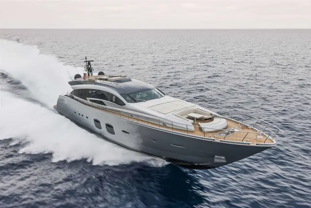 Pershing 108 — Cannes Yachst hire, Канны