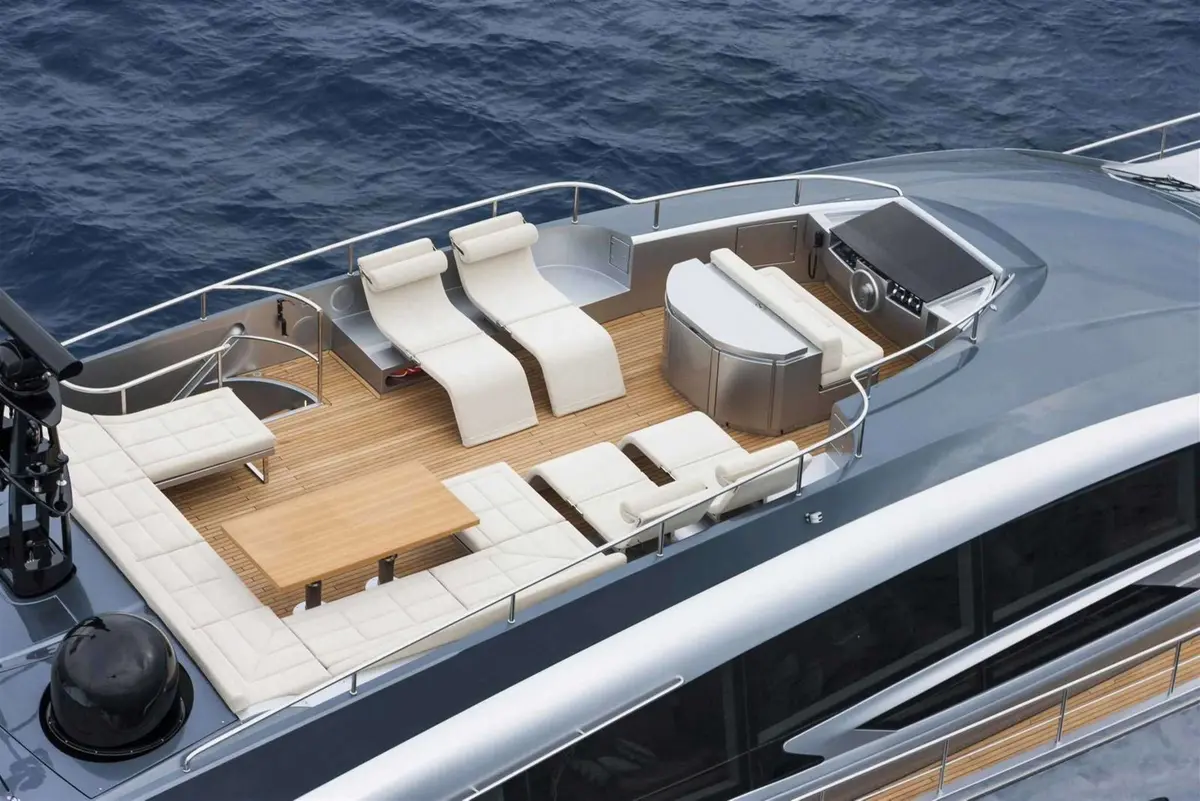 Pershing 108, master cabin — Cannes Yachst hire, Cannes. Pershing 108 — 33m