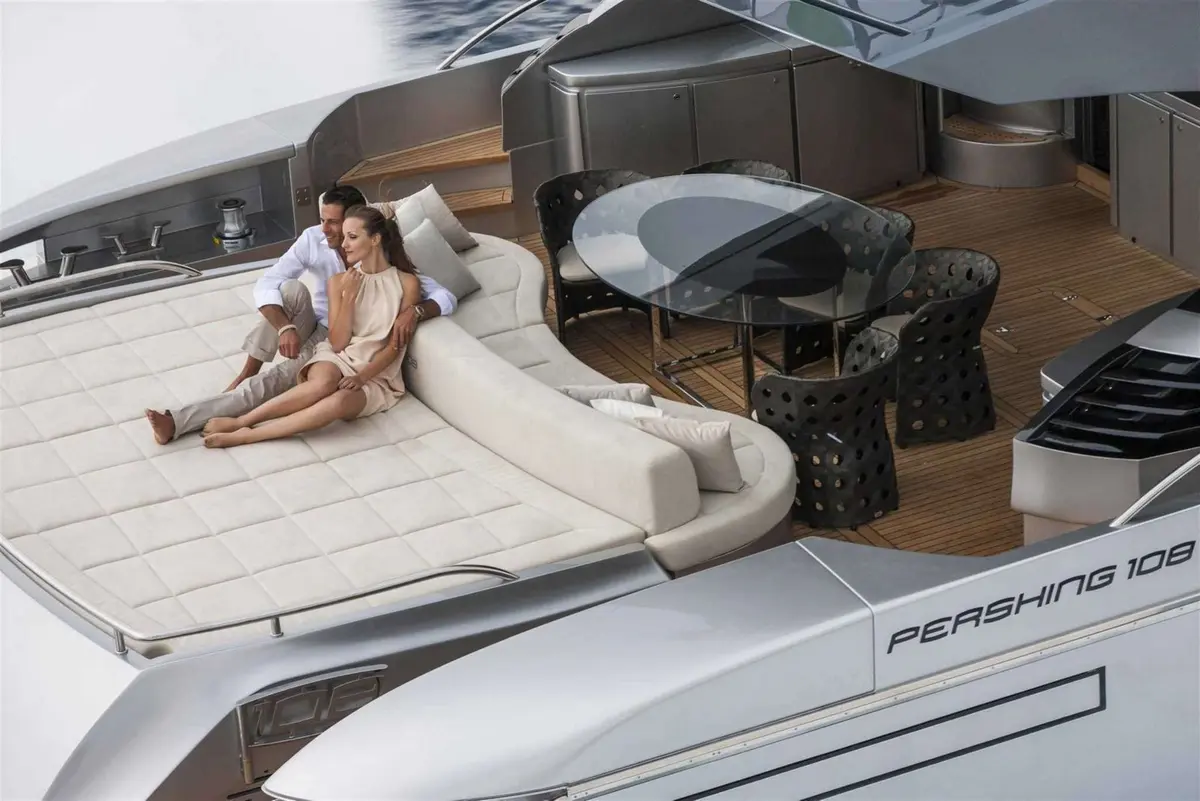 Pershing 108, flybridge — Cannes Yachst hire, Cannes. Pershing 108 — 33m