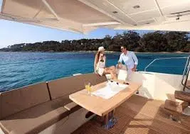 Prestige 550 FLY, salón — Cannes Yachst hire, Cannes. Prestige 550 FLY — 18m