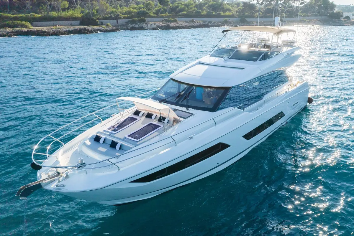 Prestige 680s, внешний вид — Cannes Yachst hire, Канны. Prestige 680s — 21.4m