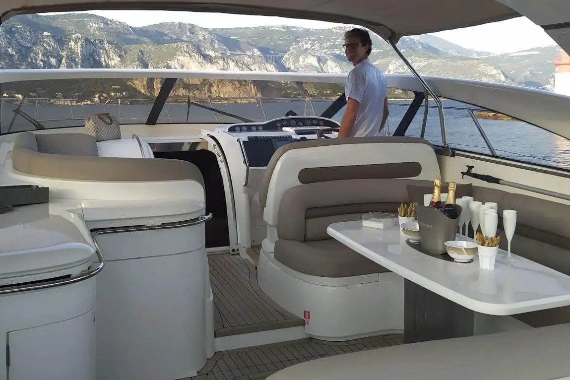 Princess 50, main deck — Cannes Yachst hire, Cannes. Princess 50 — 15.5m
