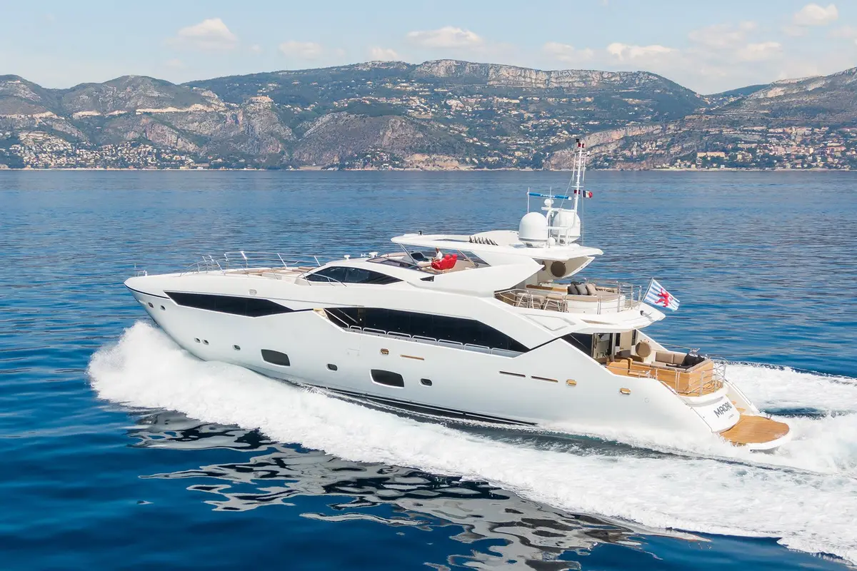 Princess 50, flybridge — Cannes Yachst hire, Cannes. Princess 50 — 15.5m