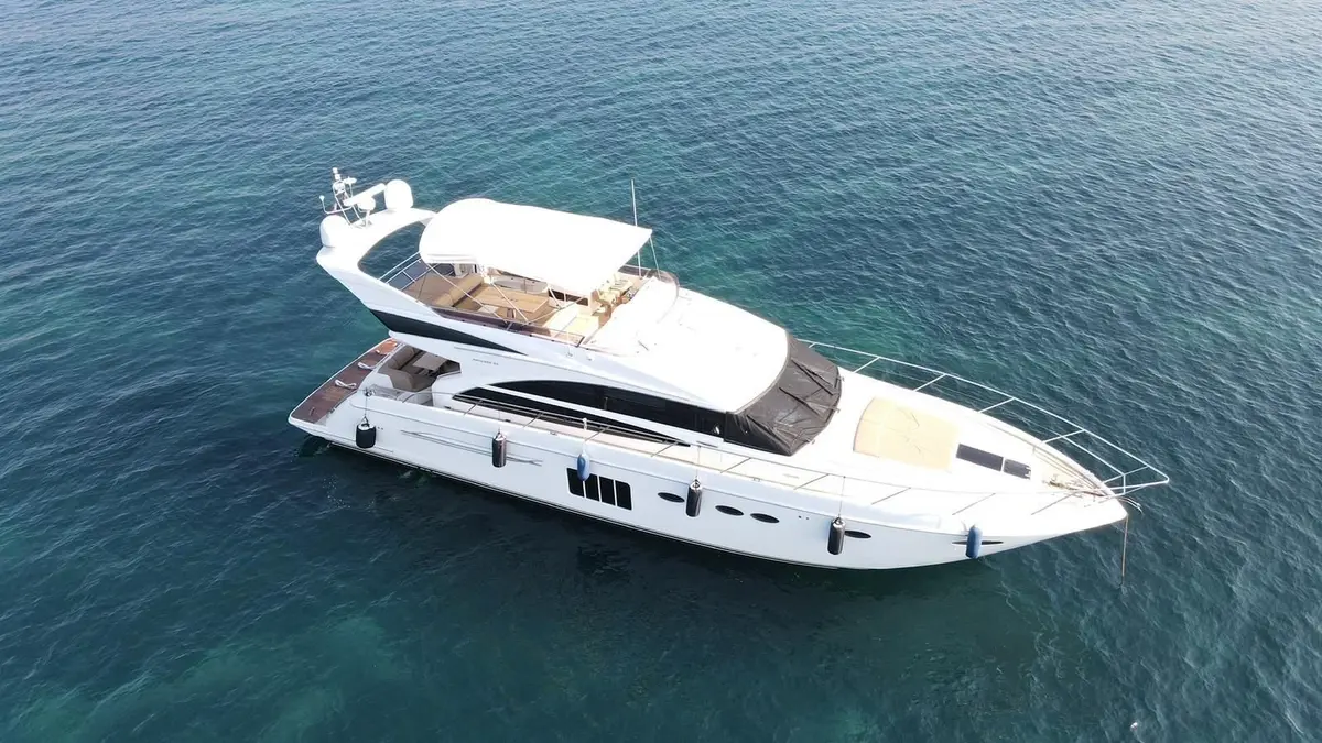 Princess 64 Fly, салон — Cannes Yachst hire, Канны. Princess 64 Fly — 20m