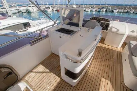 Princess 64 Fly, главная каюта — Cannes Yachst hire, Канны. Princess 64 Fly — 20m