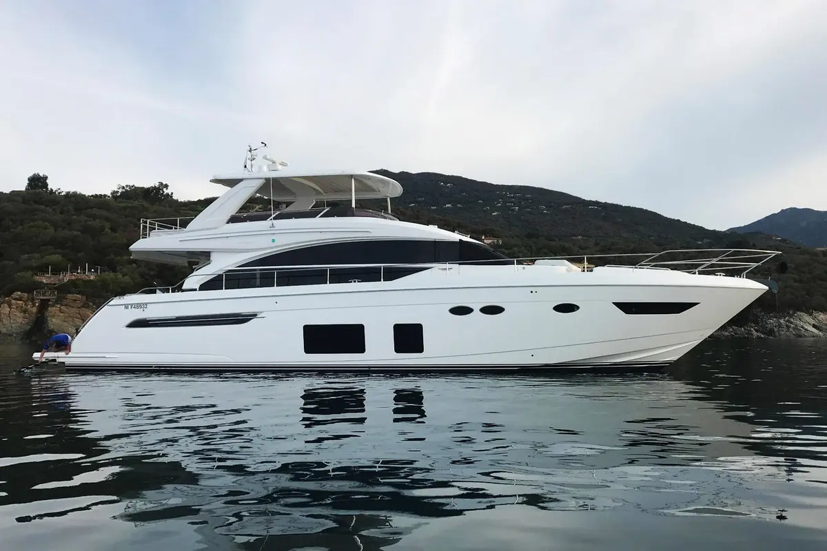 Princess 68 Fly, exterior — Cannes Yachst hire, Cannes. Princess 68 Fly — 21m