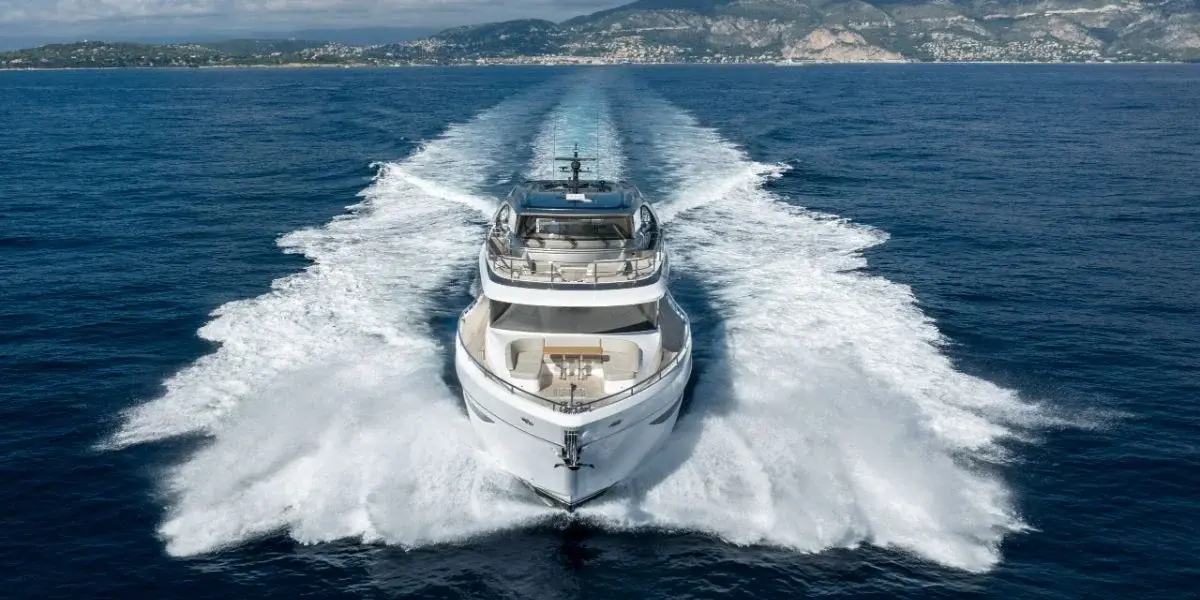 Princess Y80, кормовая палуба — Cannes Yachst hire, Канны. Princess Y80 — 25m