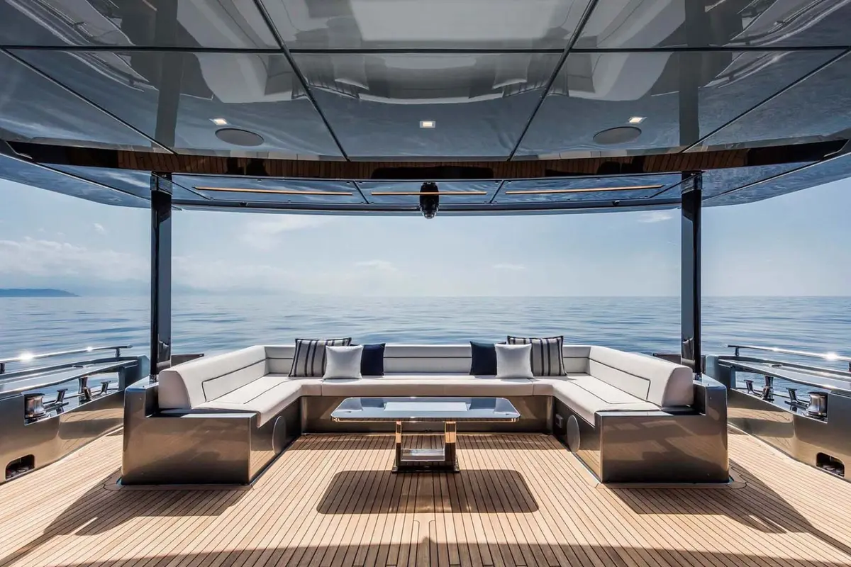 Riva 110, salon — Cannes Yachst hire, Cannes. Riva 110 — 33m