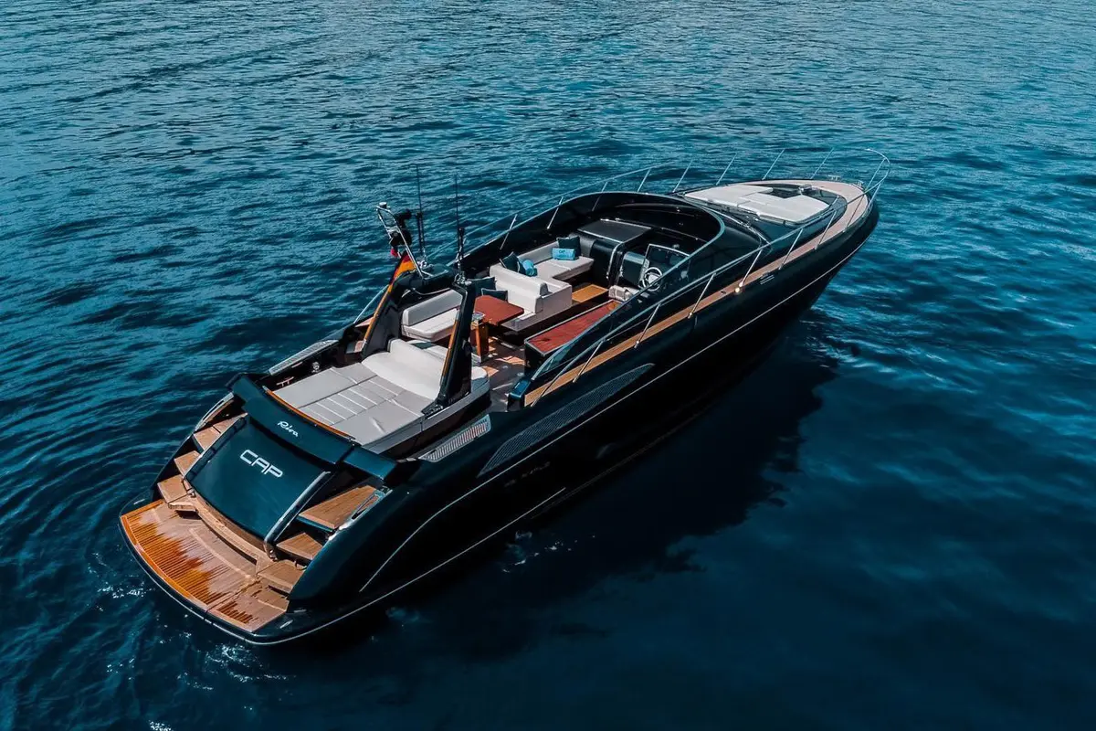 Riva 56 Rivale, exterior — Cannes Yachst hire, Cannes. Riva 56 Rivale — 17m