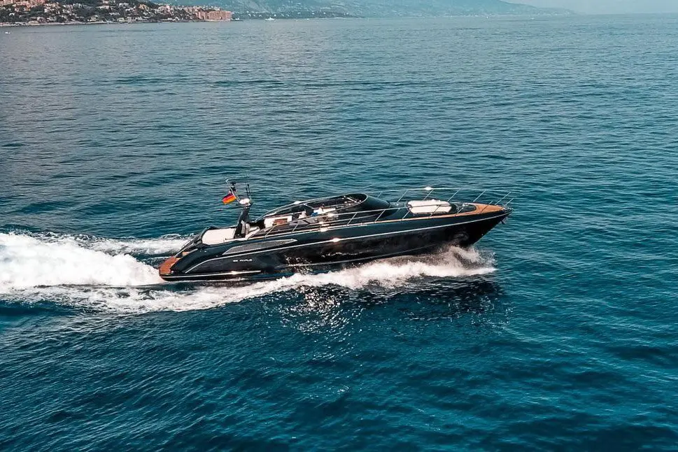 Riva 56 Rivale, cubierta principal — Cannes Yachst hire, Cannes. Riva 56 Rivale — 17m
