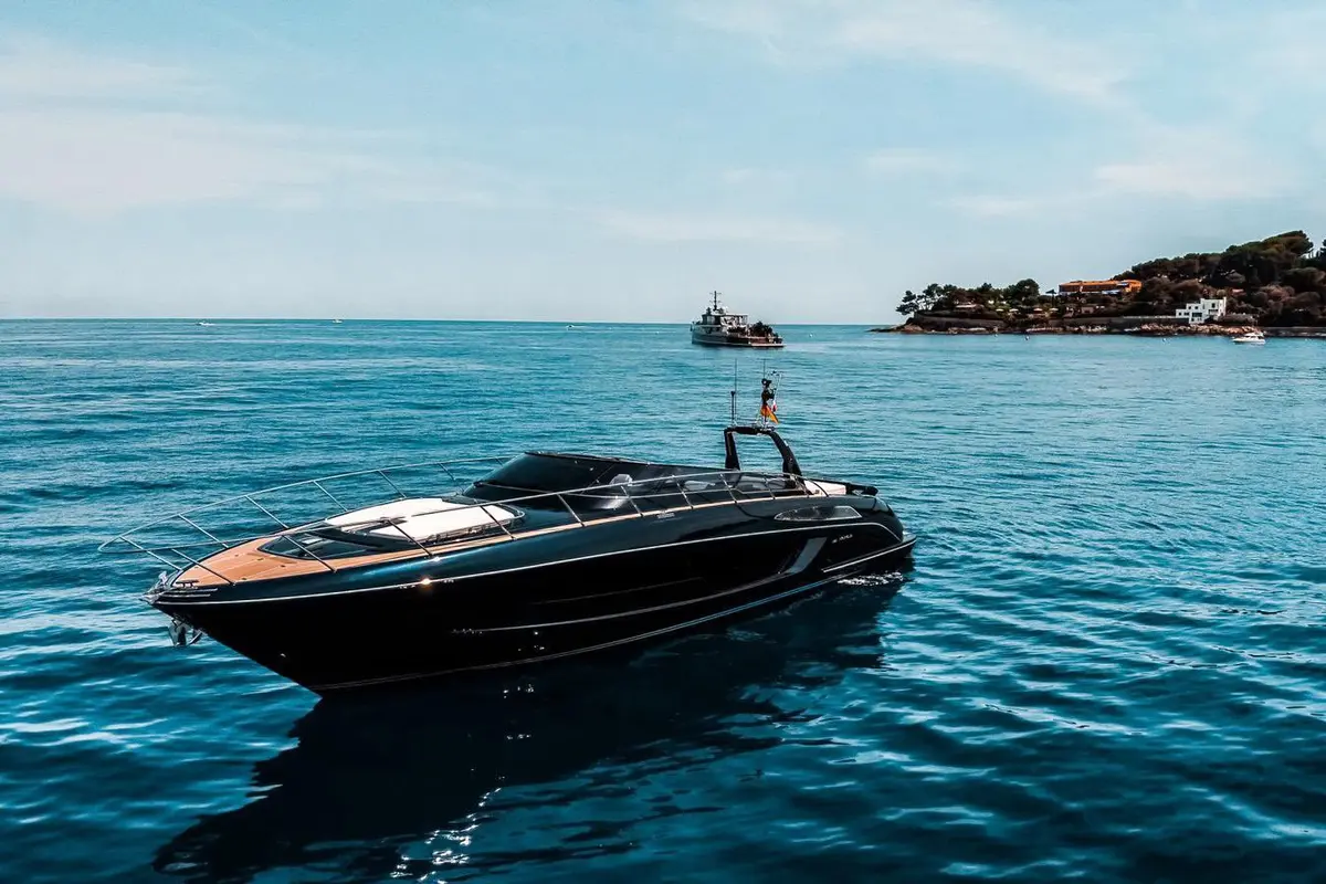Riva 56 Rivale, salón — Cannes Yachst hire, Cannes. Riva 56 Rivale — 17m