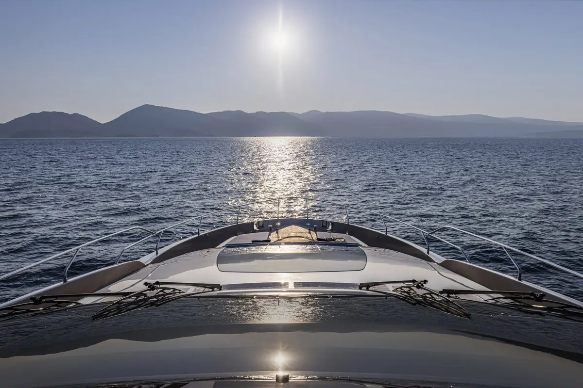 Riva 90, salon — Cannes Yachst hire, Cannes. Riva 90 — 28.5m