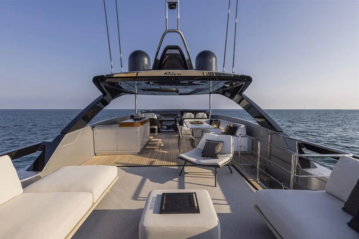 Riva 90, flybridge — Cannes Yachst hire, Cannes. Riva 90 — 28.5m
