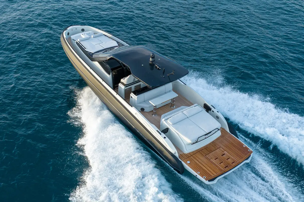 Sacs 47, главная палуба — Cannes Yachst hire, Канны. Sacs 47 — 14m