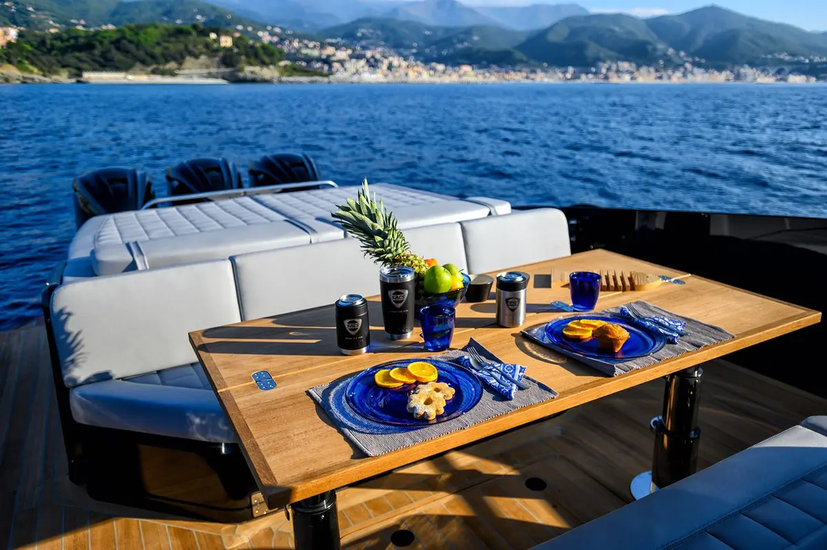 Sacs 47, салон — Cannes Yachst hire, Канны. Sacs 47 — 14m