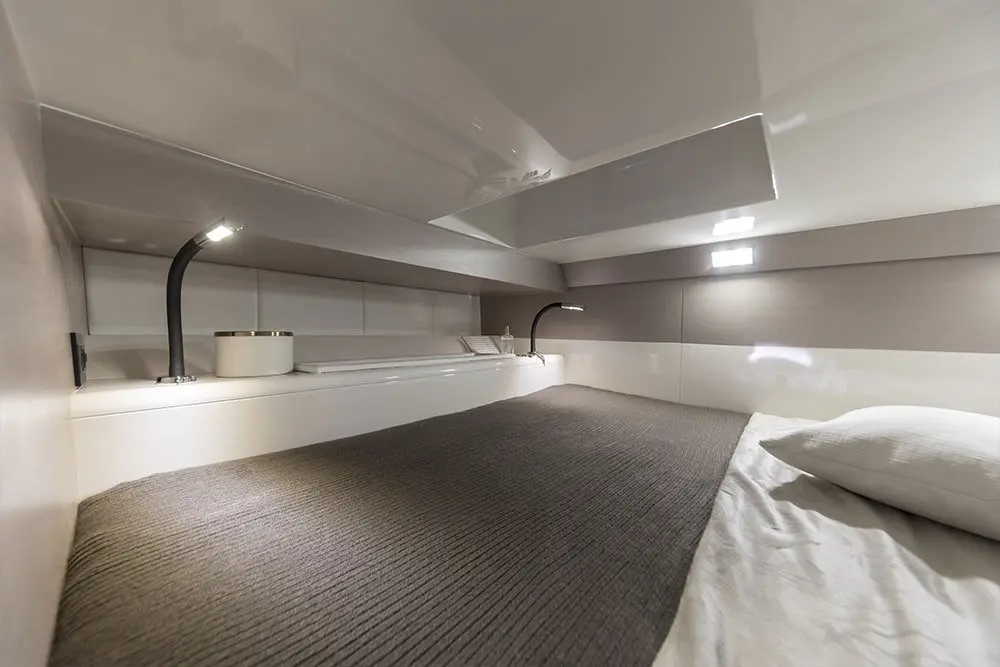 Sacs 47, флайбридж — Cannes Yachst hire, Канны. Sacs 47 — 14m