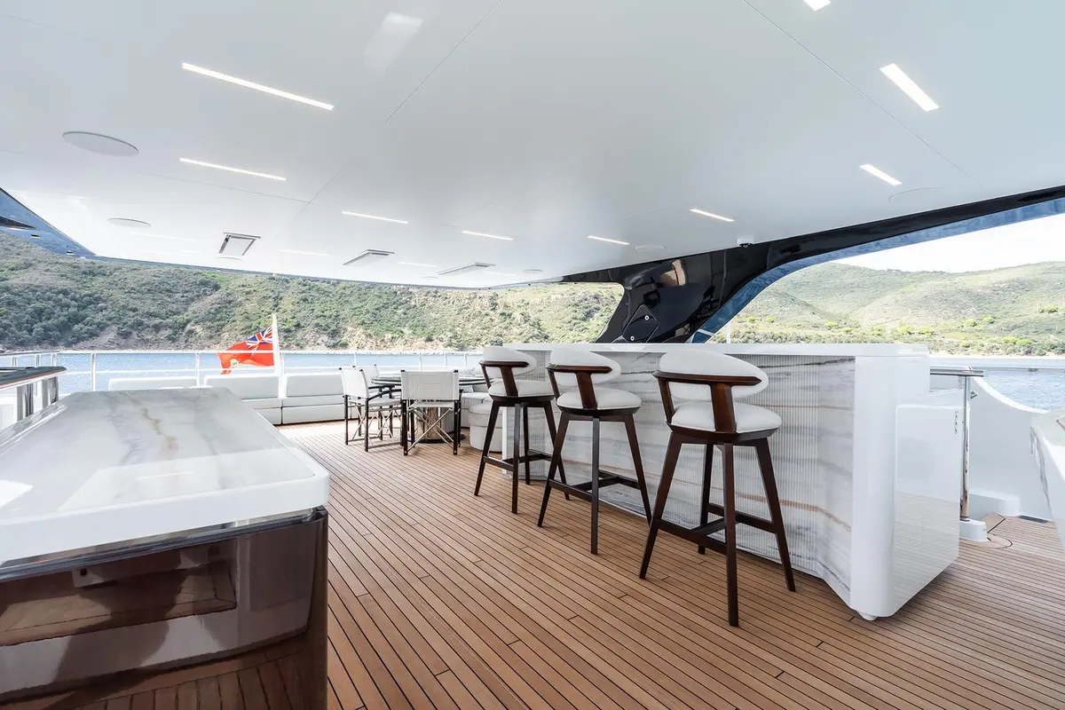 M, master cabin — Cannes Yachst hire, Cannes. M — 47m