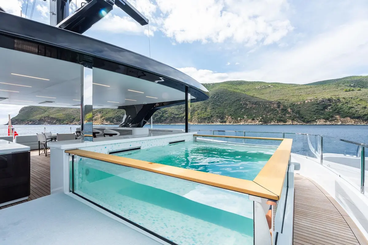 M, flybridge — Cannes Yachst hire, Cannes. M — 47m