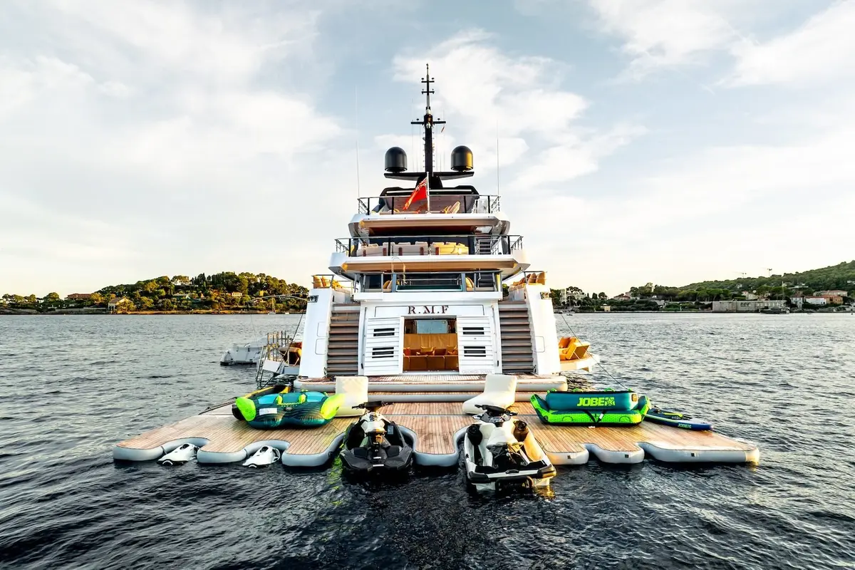 RMF, cubierta de popa — Cannes Yachst hire, Cannes. RMF — 52m