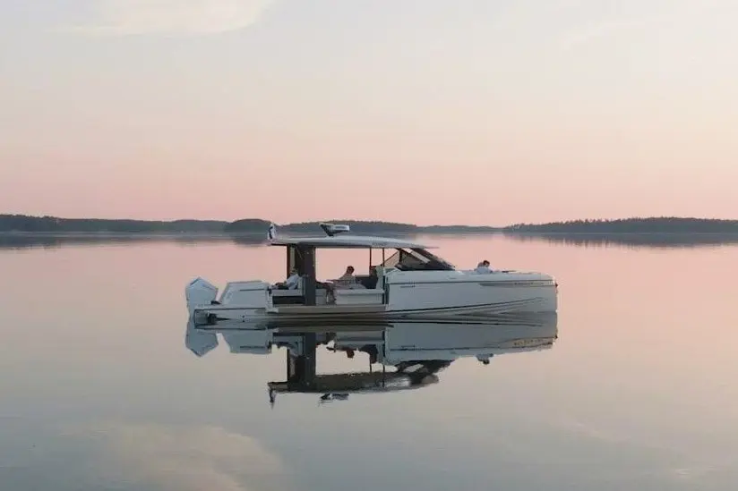 Saxdor 400 GTO, кормовая палуба — Cannes Yachst hire, Канны. Saxdor 400 GTO — 12.4m