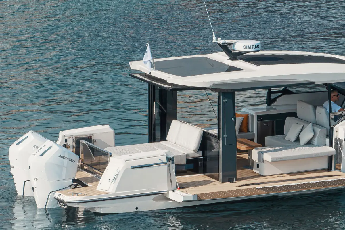 Saxdor 400 GTO, салон — Cannes Yachst hire, Канны. Saxdor 400 GTO — 12.4m