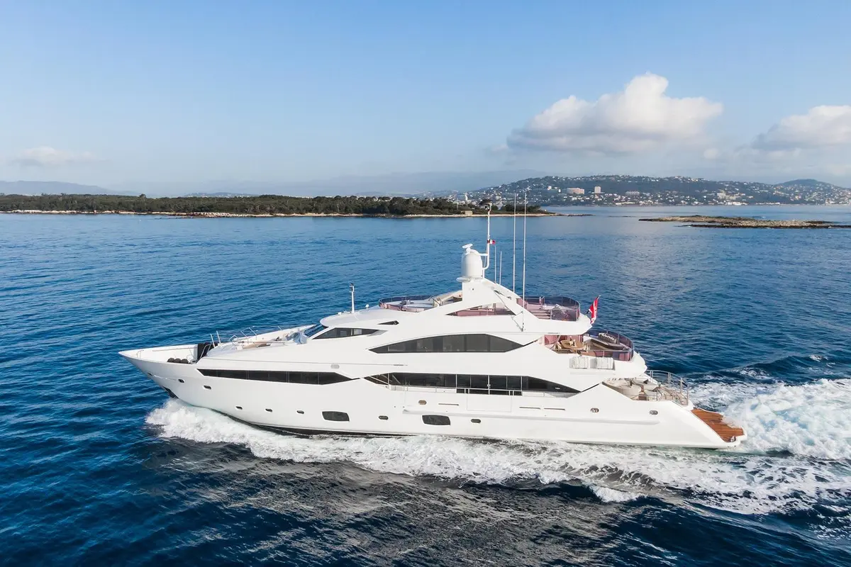 Thumper, cubierta principal — Cannes Yachst hire, Cannes. Thumper — 40m