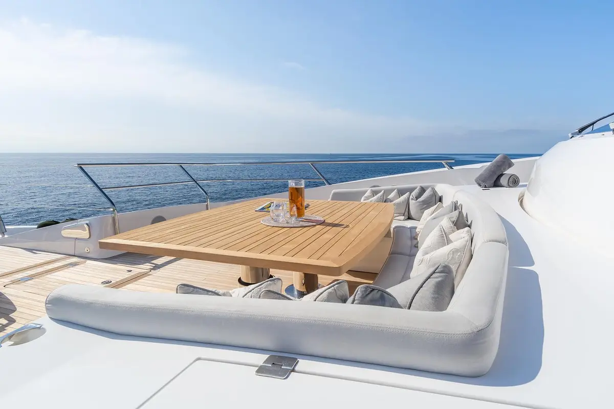 Thumper, flybridge — Cannes Yachst hire, Cannes. Thumper — 40m