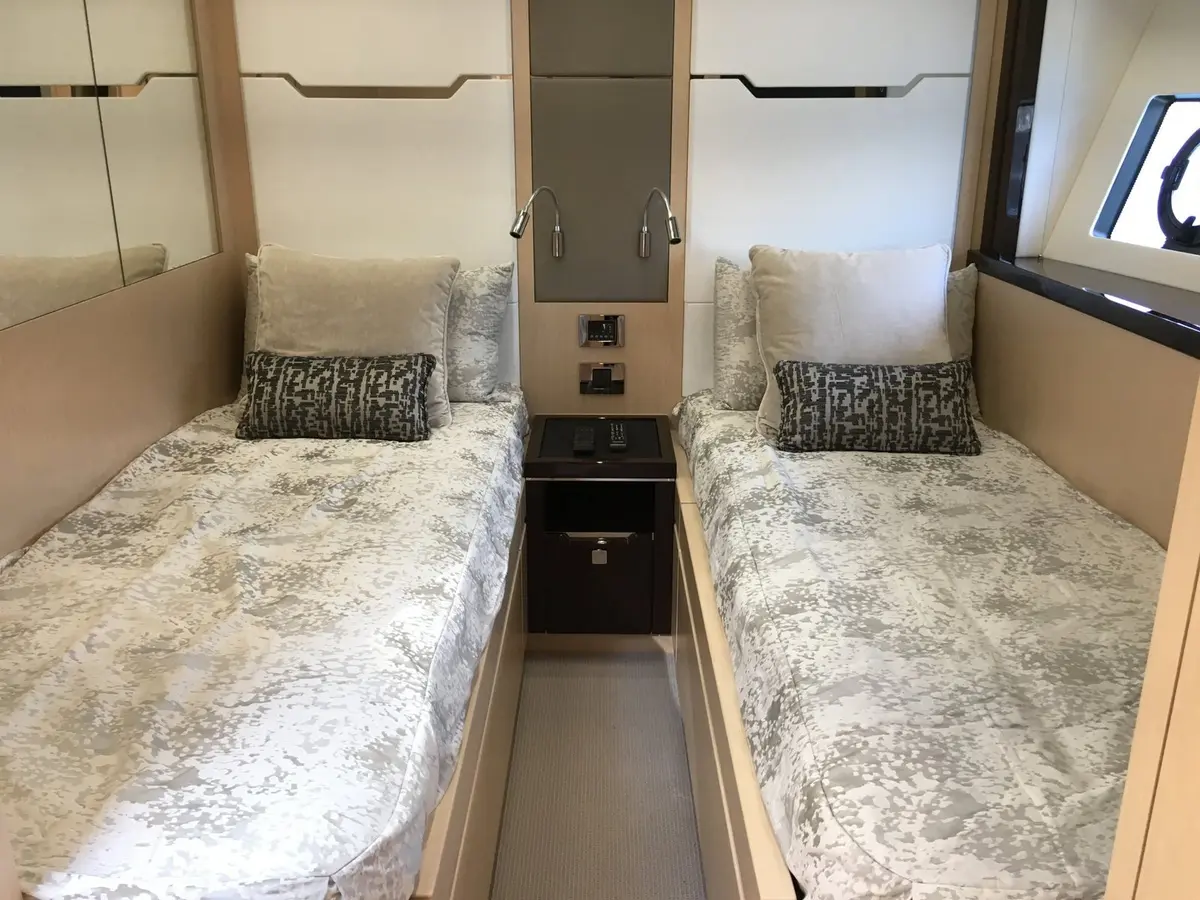 Sunseeker 68, cubierta principal — Cannes Yachst hire, Cannes. Sunseeker 68 — 22m
