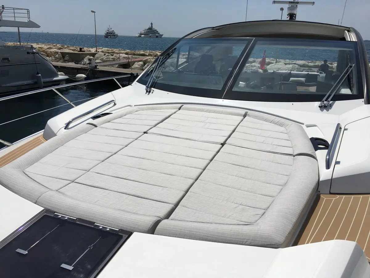 Sunseeker 68, flybridge — Cannes Yachst hire, Cannes. Sunseeker 68 — 22m