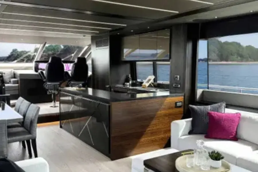 Sunseeker 76, aft deck — Cannes Yachst hire, Cannes. Sunseeker 76 — 23m