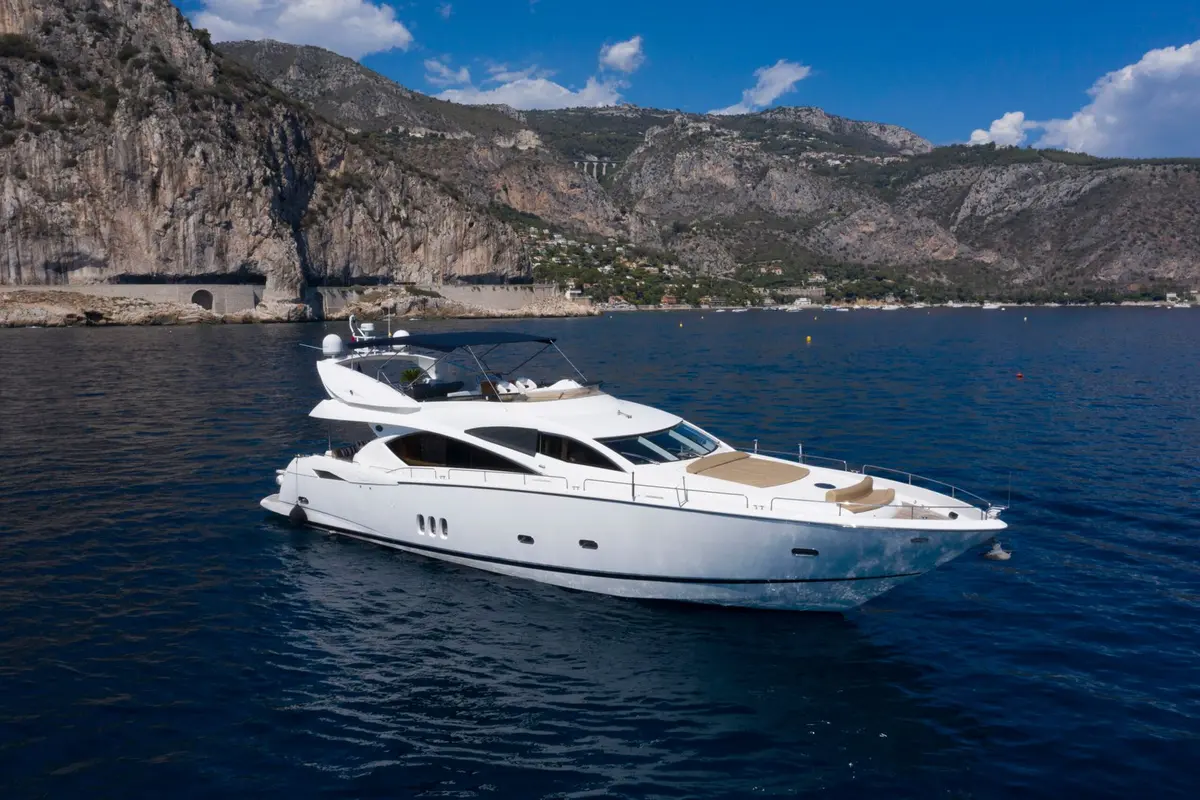 Sunseeker 82, exterior — Cannes Yachst hire, Cannes. Sunseeker 82 — 26m