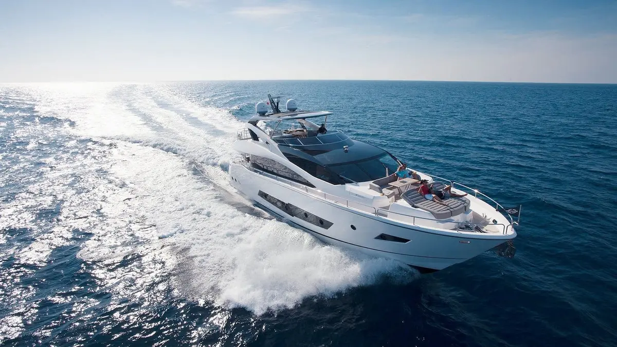 Sunseeker 86, cubierta principal — Cannes Yachst hire, Cannes. Sunseeker 86 — 3m