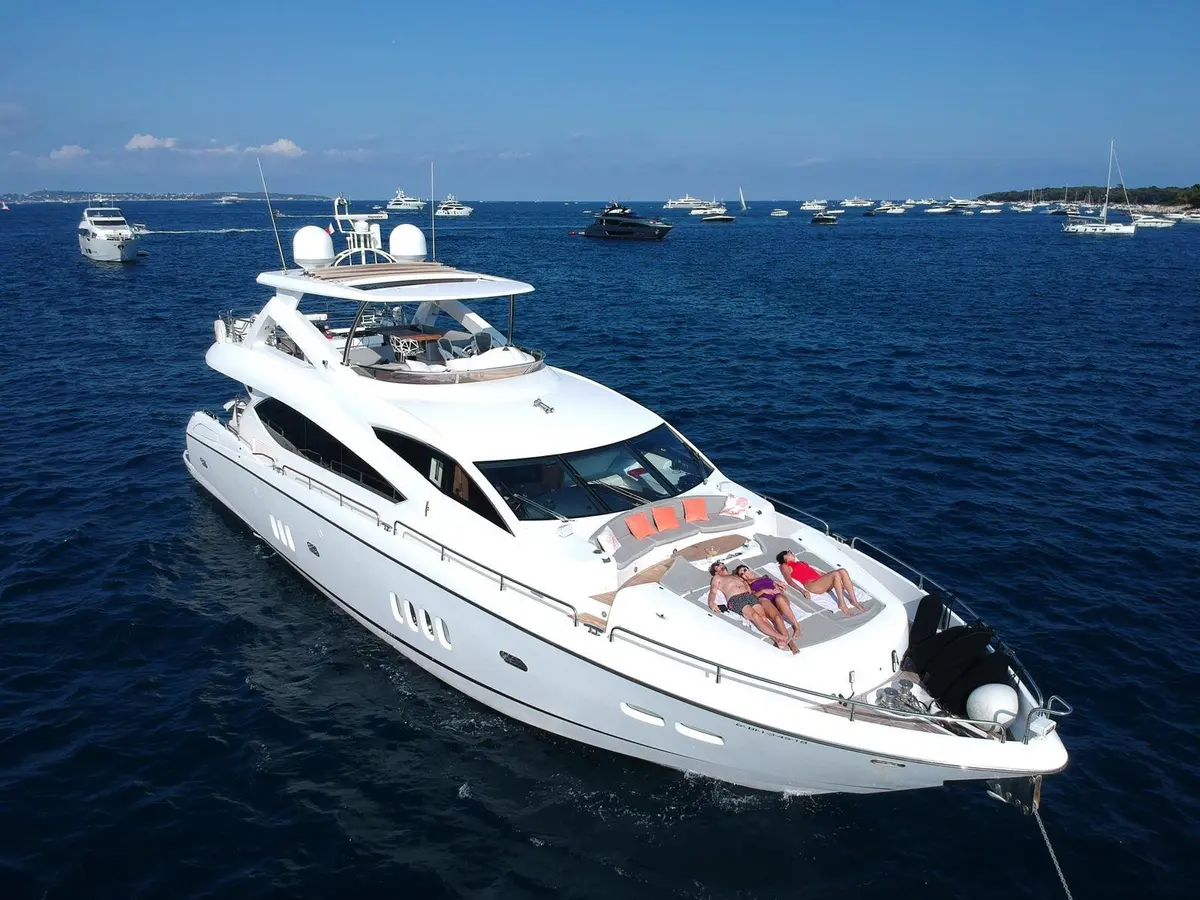 Sunseeker 88, главная палуба — Cannes Yachst hire, Канны. Sunseeker 88 — 27m