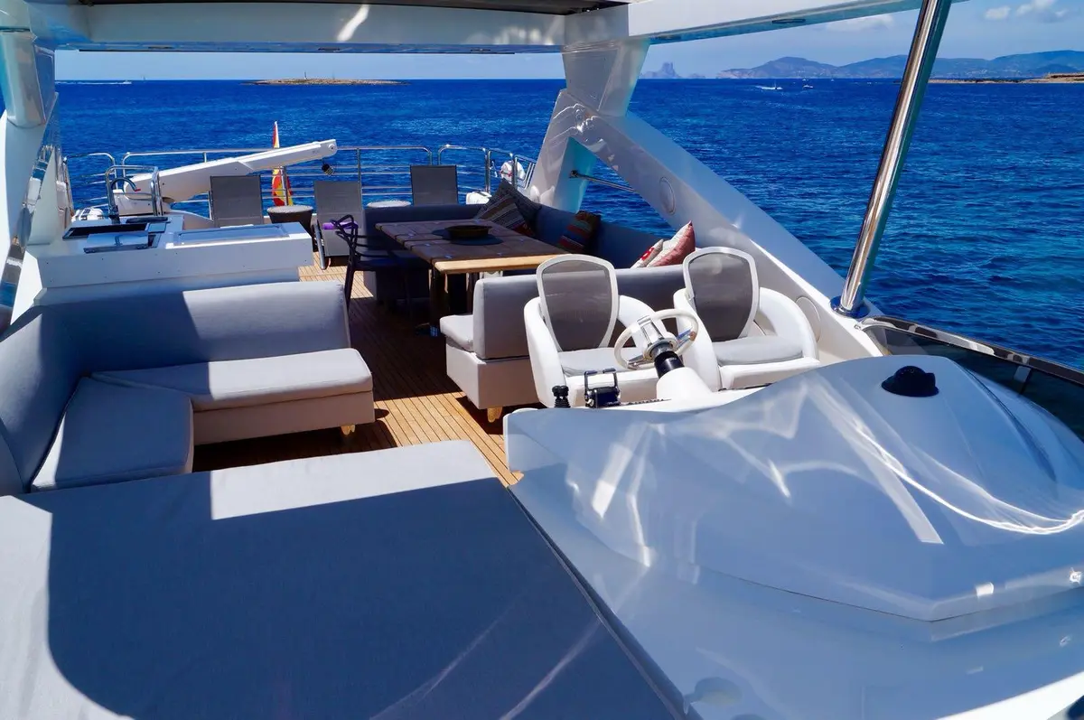 Sunseeker 88, салон — Cannes Yachst hire, Канны. Sunseeker 88 — 27m