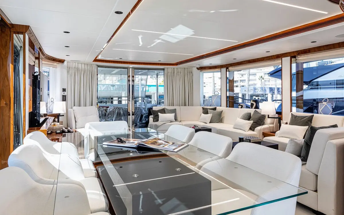 Sunseeker 90, flybridge — Cannes Yachst hire, Cannes. Sunseeker 90 — 28m
