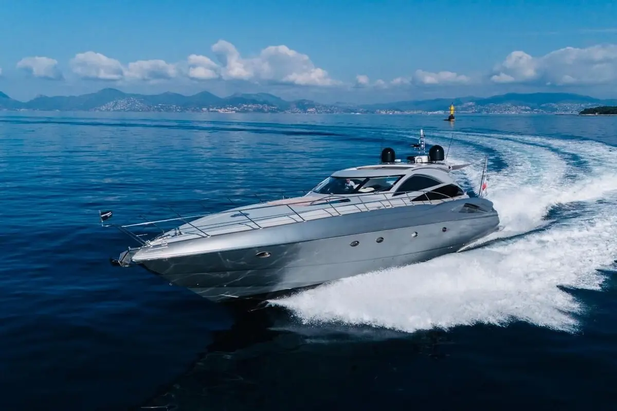 Sunseeker Predator 68, внешний вид — Cannes Yachst hire, Канны. Sunseeker Predator 68 — 20m