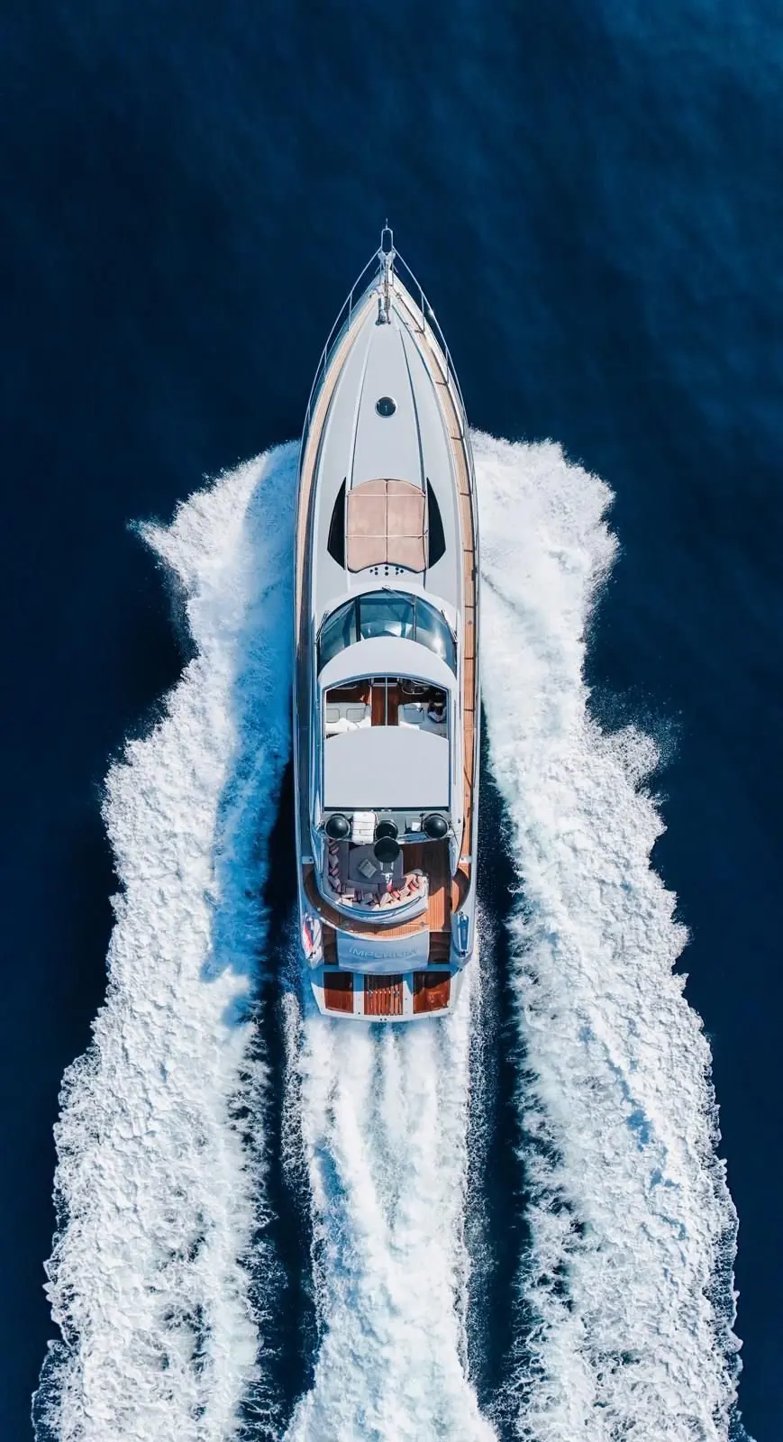 Sunseeker Predator 68, главная палуба — Cannes Yachst hire, Канны. Sunseeker Predator 68 — 20m