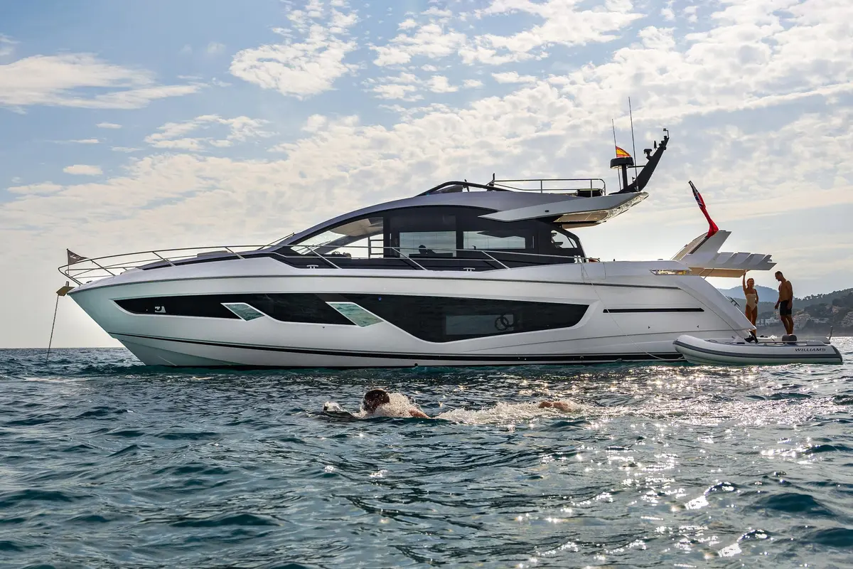 Sunseeker 65 Sport, внешний вид — Cannes Yachst hire, Канны. Sunseeker 65 Sport — 20m