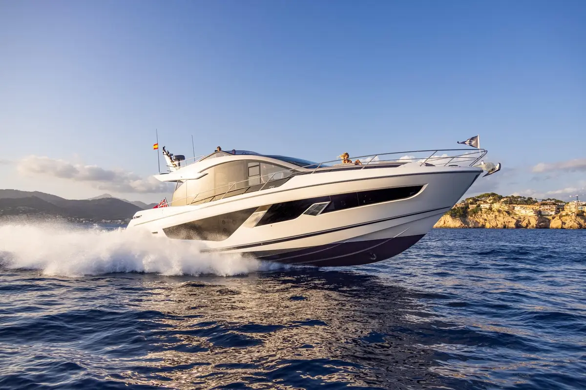 Sunseeker 65 Sport, главная палуба — Cannes Yachst hire, Канны. Sunseeker 65 Sport — 20m