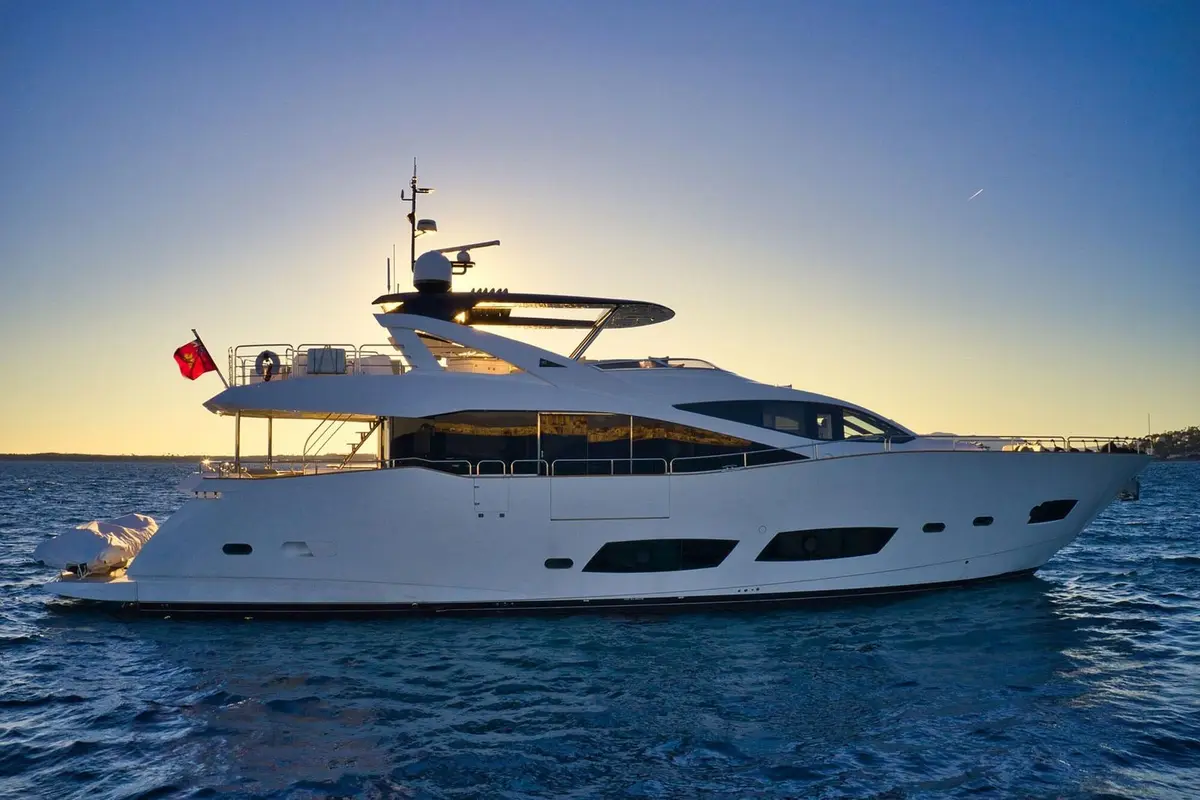 Sunseeker 95, exterior — Cannes Yachst hire, Cannes. Sunseeker 95 — 29m