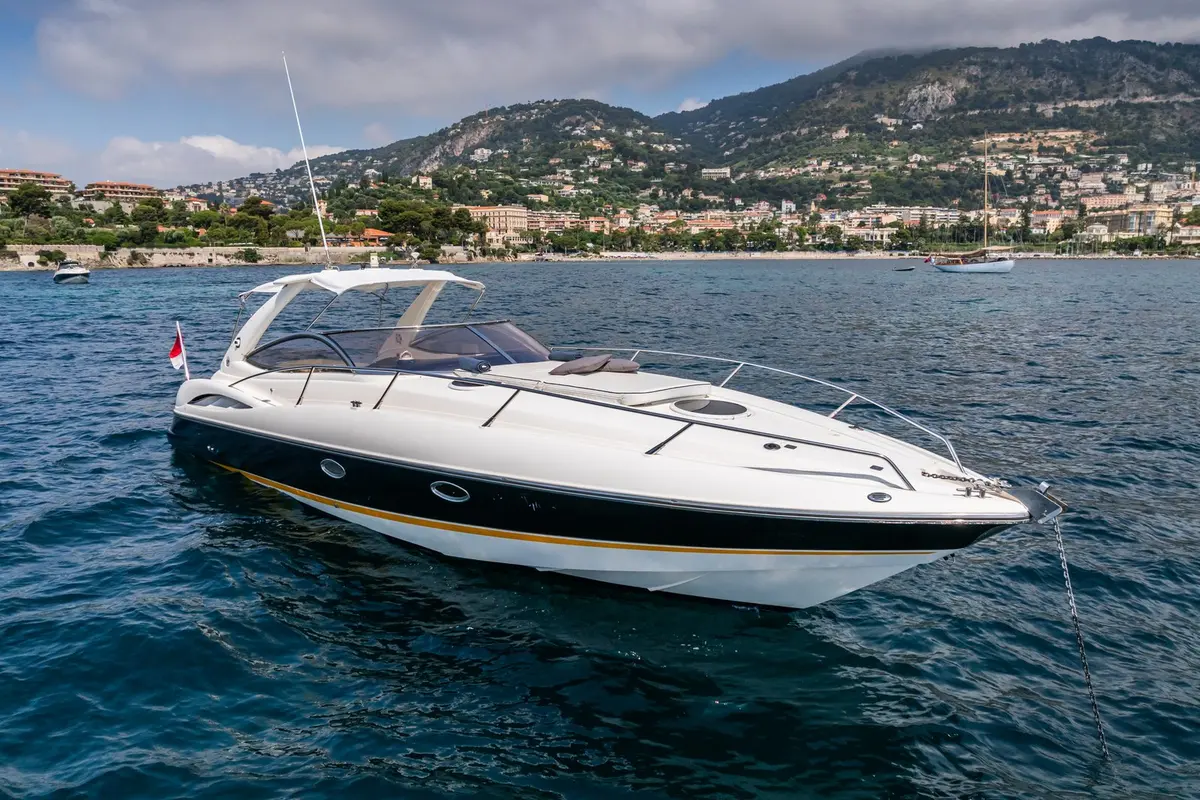 Superhawk 34, master cabin — Cannes Yachst hire, Cannes. Superhawk 34 — 11m