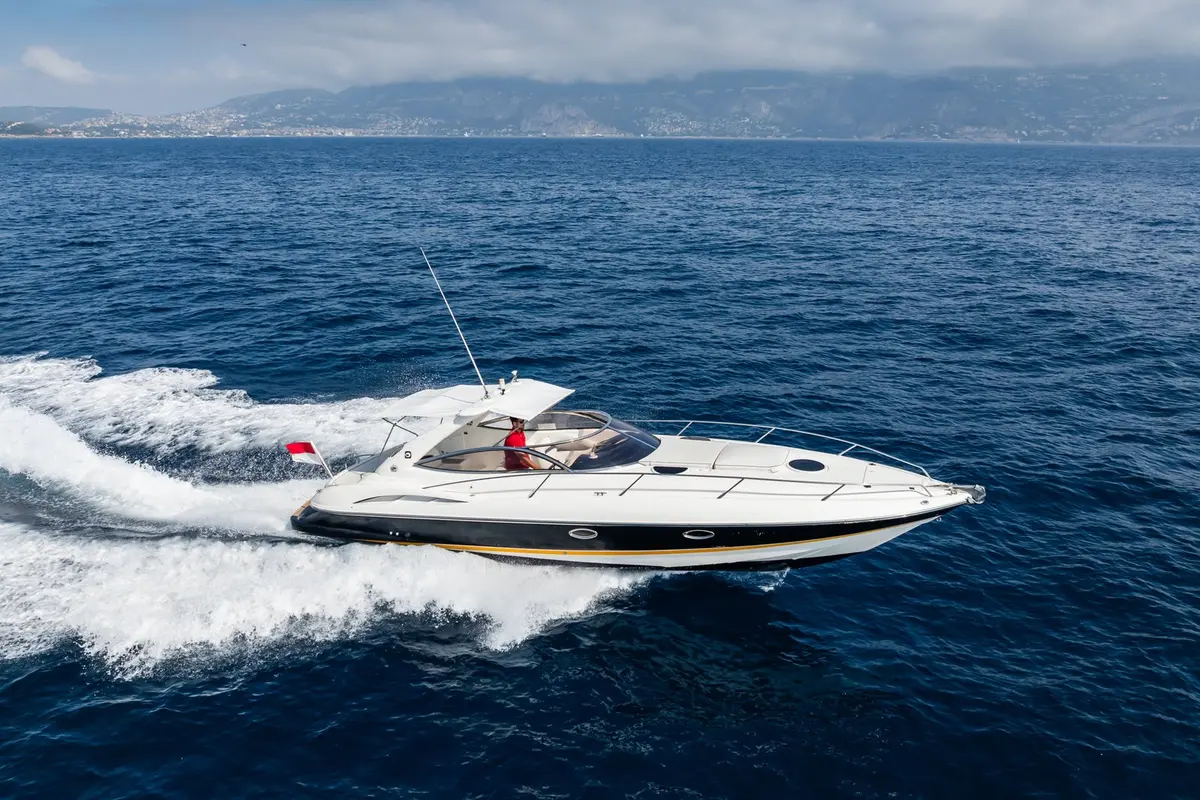 Superhawk 34, flybridge — Cannes Yachst hire, Cannes. Superhawk 34 — 11m