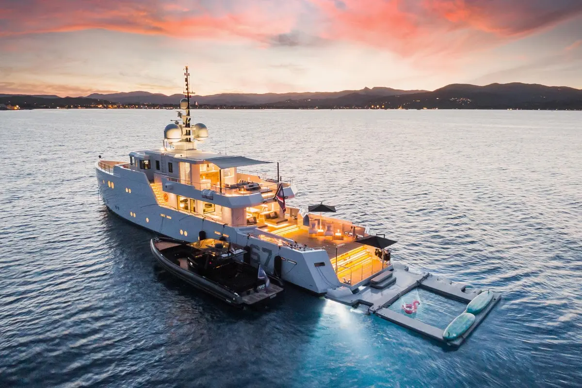Tansu 40m, exterior — Cannes Yachst hire, Cannes. Tansu 40m — 40m