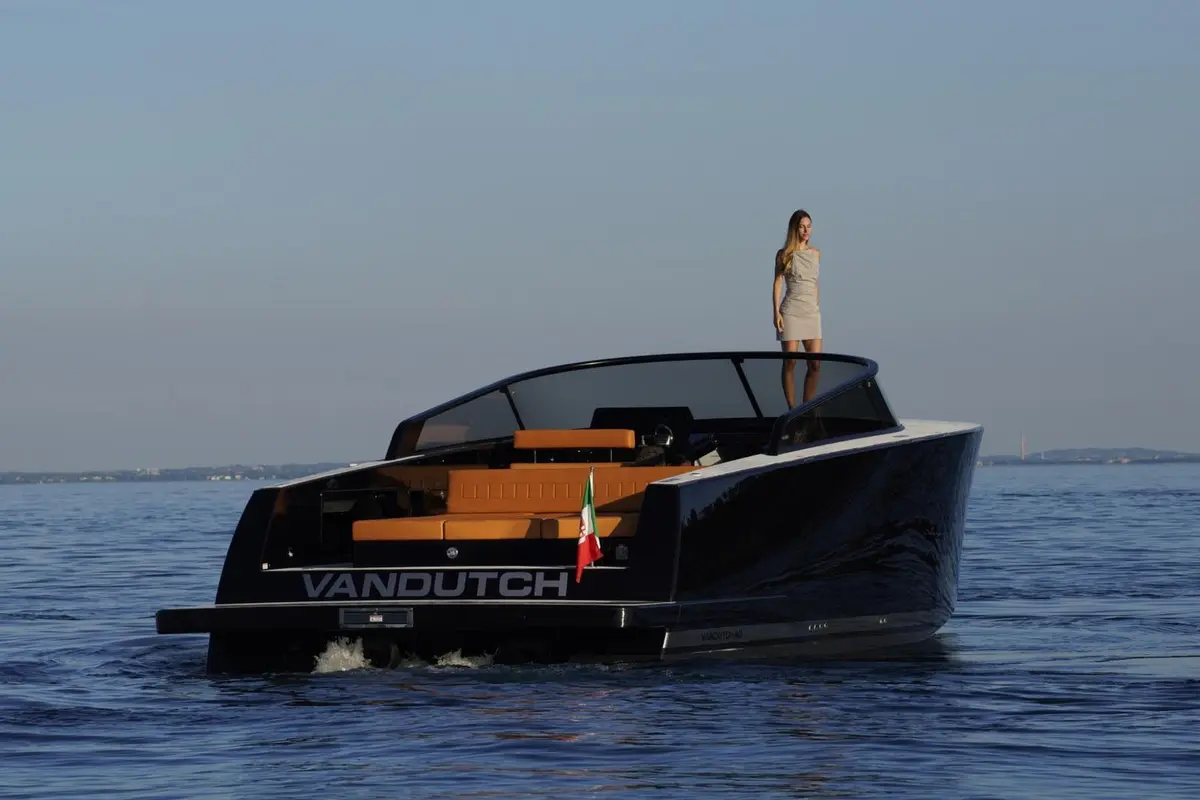 VanDutch 40, cubierta principal — Cannes Yachst hire, Cannes. VanDutch 40 — 12m