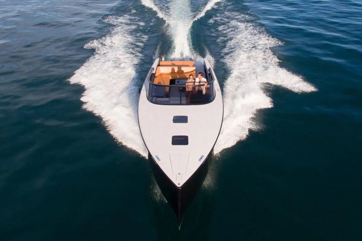 VanDutch 40, cubierta de popa — Cannes Yachst hire, Cannes. VanDutch 40 — 12m