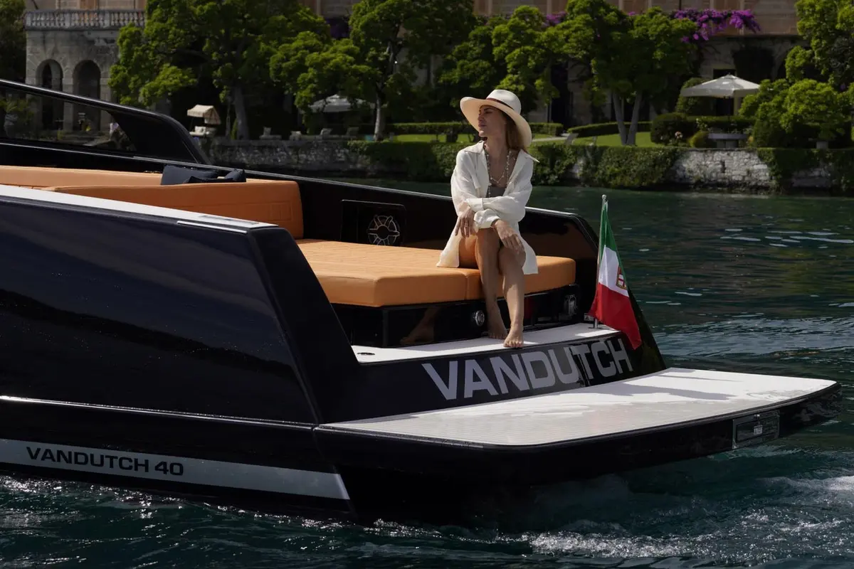 VanDutch 40, salón — Cannes Yachst hire, Cannes. VanDutch 40 — 12m