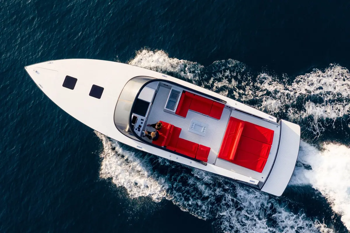 Vandutch 48, master cabin — Cannes Yachst hire, Cannes. Vandutch 48 — 15m