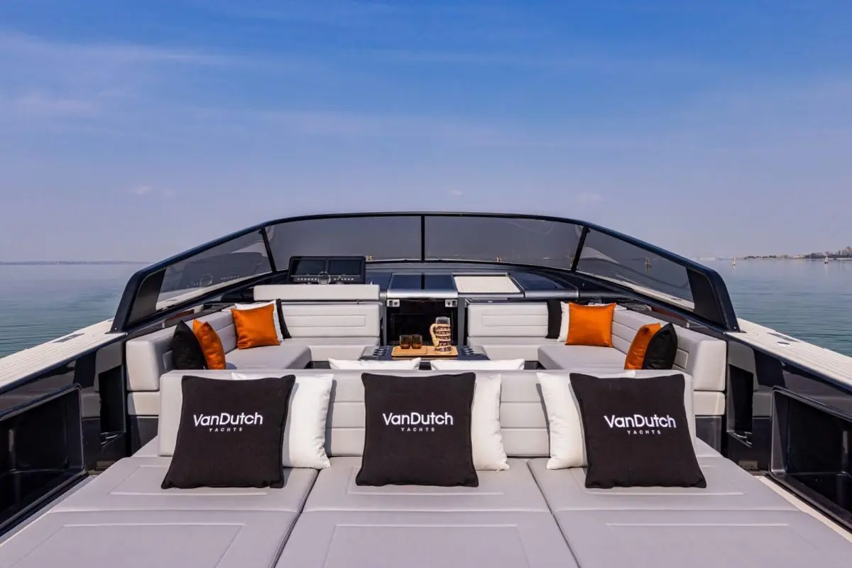 Vandutch 55, main deck — Cannes Yachst hire, Cannes. Vandutch 55 — 16m